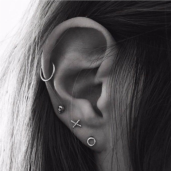 Tiny skull store earrings
